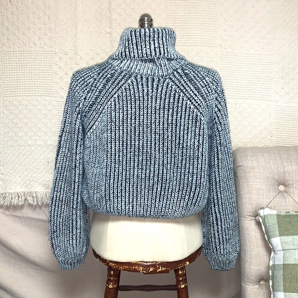 Gorgeous {LF} Cropped Sweater - Picture 4 of 6